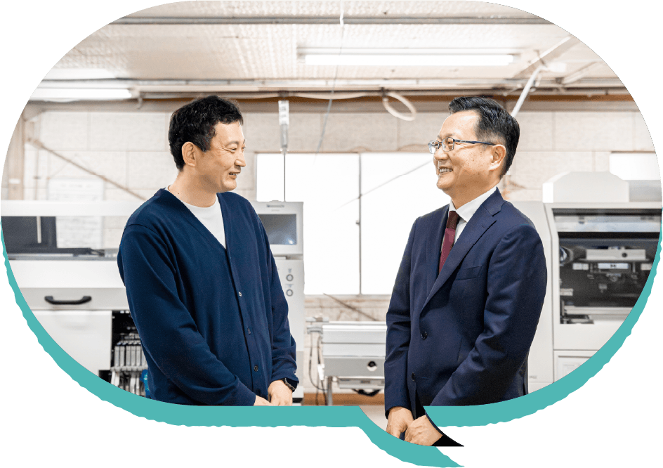 お客様と笑顔で話す中嶋税理士