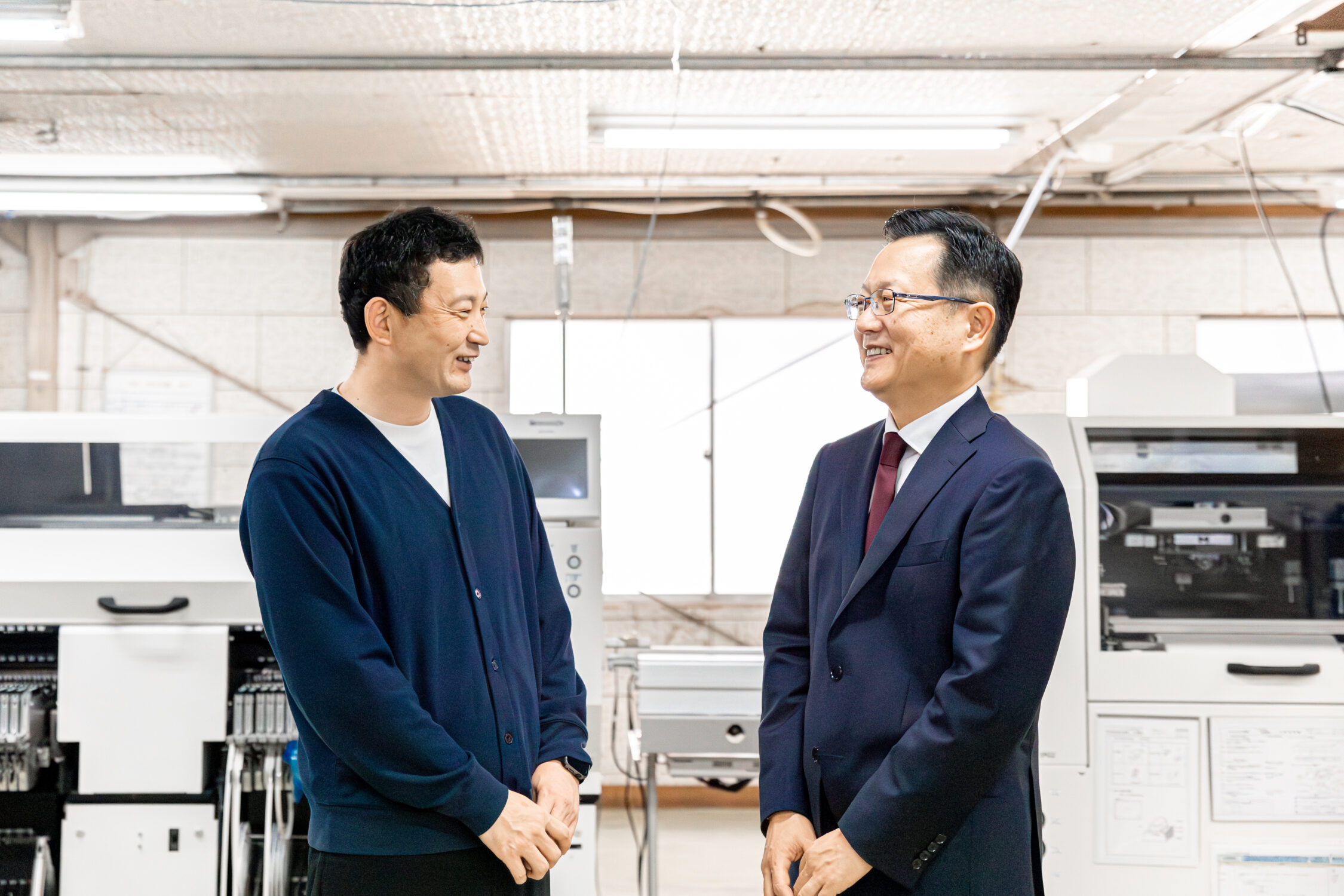 笑顔で話す中嶋税理士とお客様