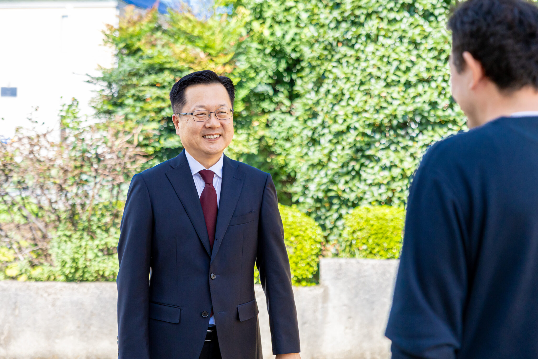 お客様のもと訪問する中嶋税理士